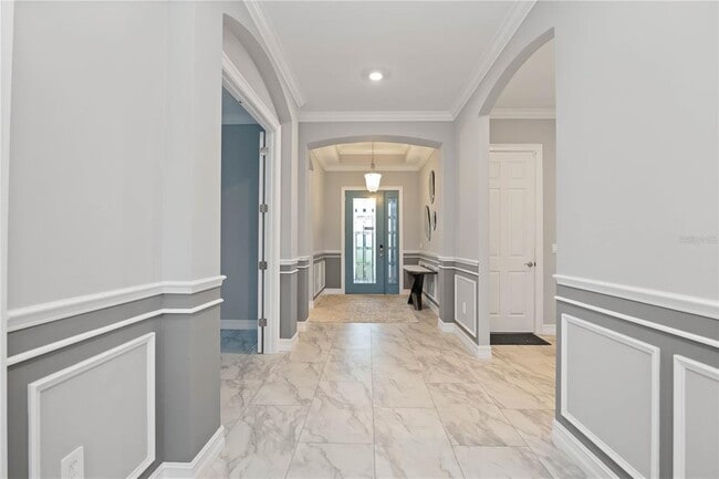 Building Photo - 645 Maraviya Blvd