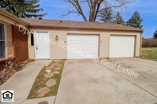 Building Photo - 4935 Vermont Ln