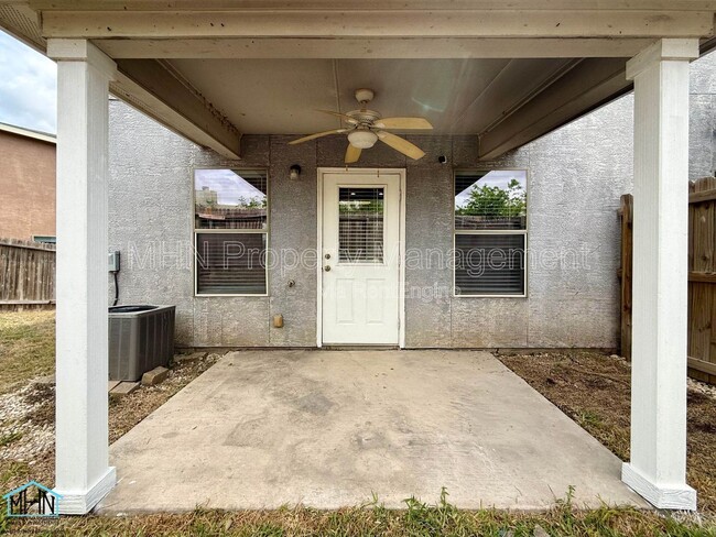 Building Photo - 5807 Golf Bend