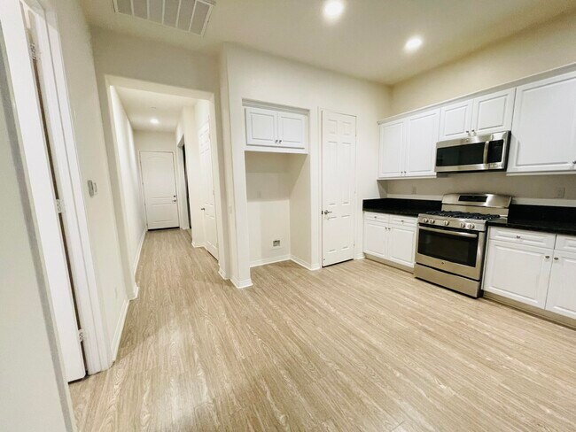 Building Photo - 85468 Treviso Dr