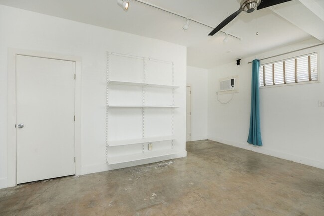 Building Photo - 2215 Cleburne St