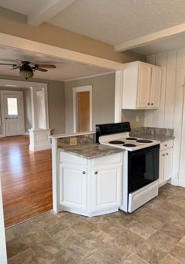 Building Photo - 260 Providence Rd