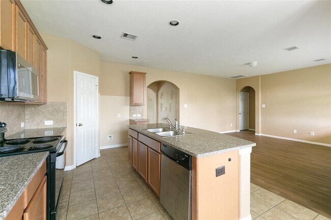 Building Photo - 20323 Mathis Landing Dr