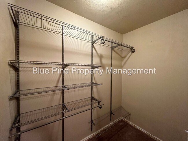 Building Photo - 6192 Pheasant Dr