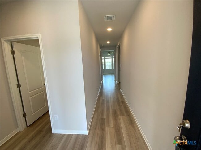 Building Photo - 2212 Clove Ct