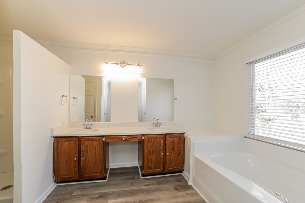 Building Photo - 5690 Roundelay Way
