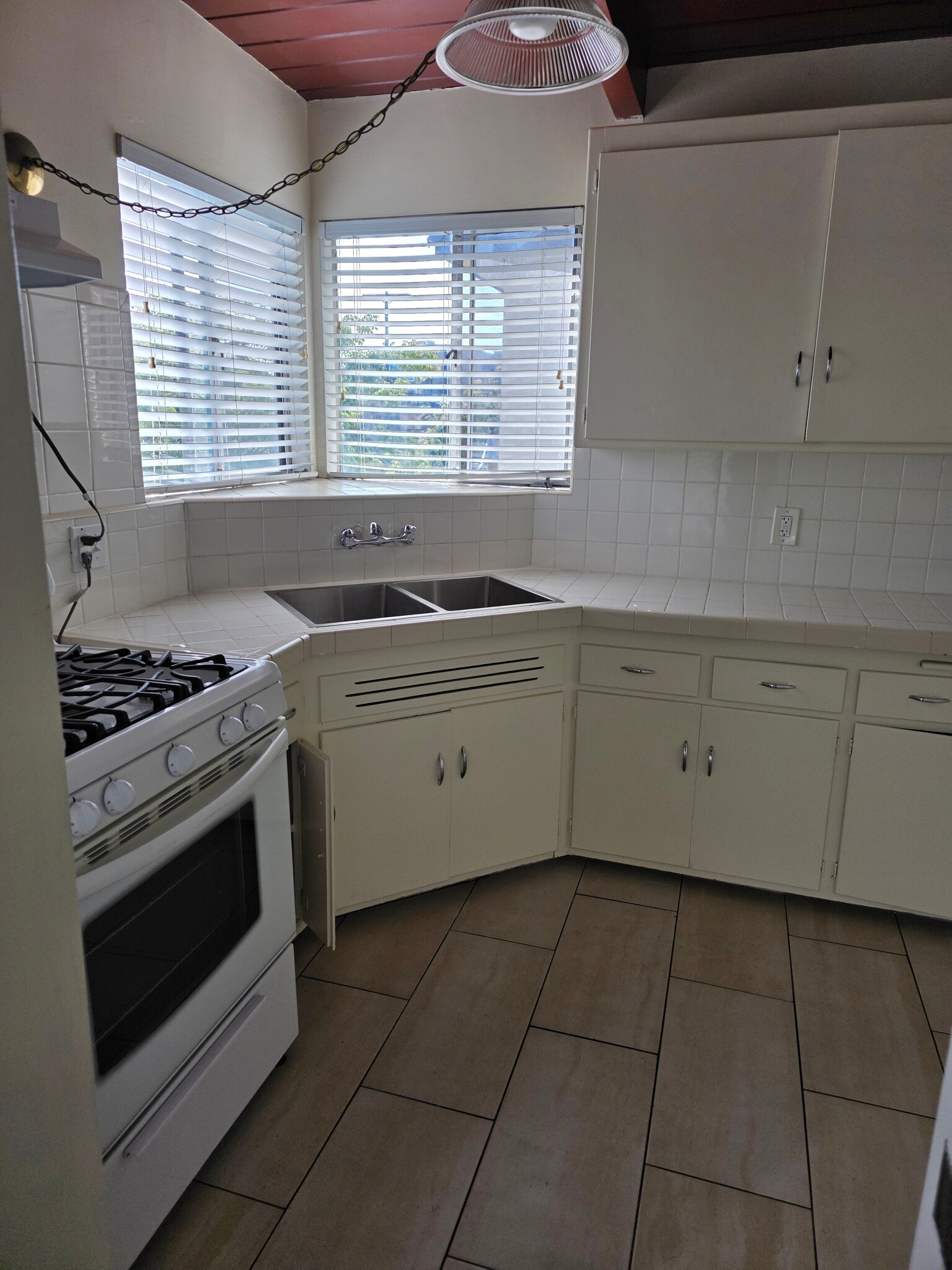 Kitchen - 2330 Carmelina S Ave