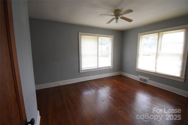 Building Photo - 614 N Ellis St