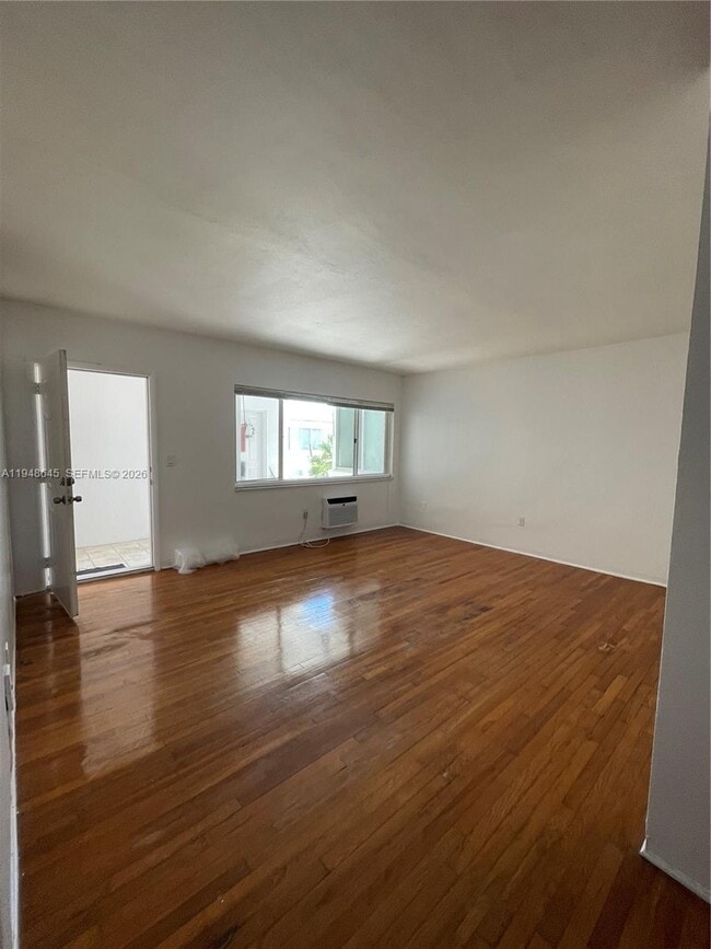 Building Photo - 1840 S Treasure Dr