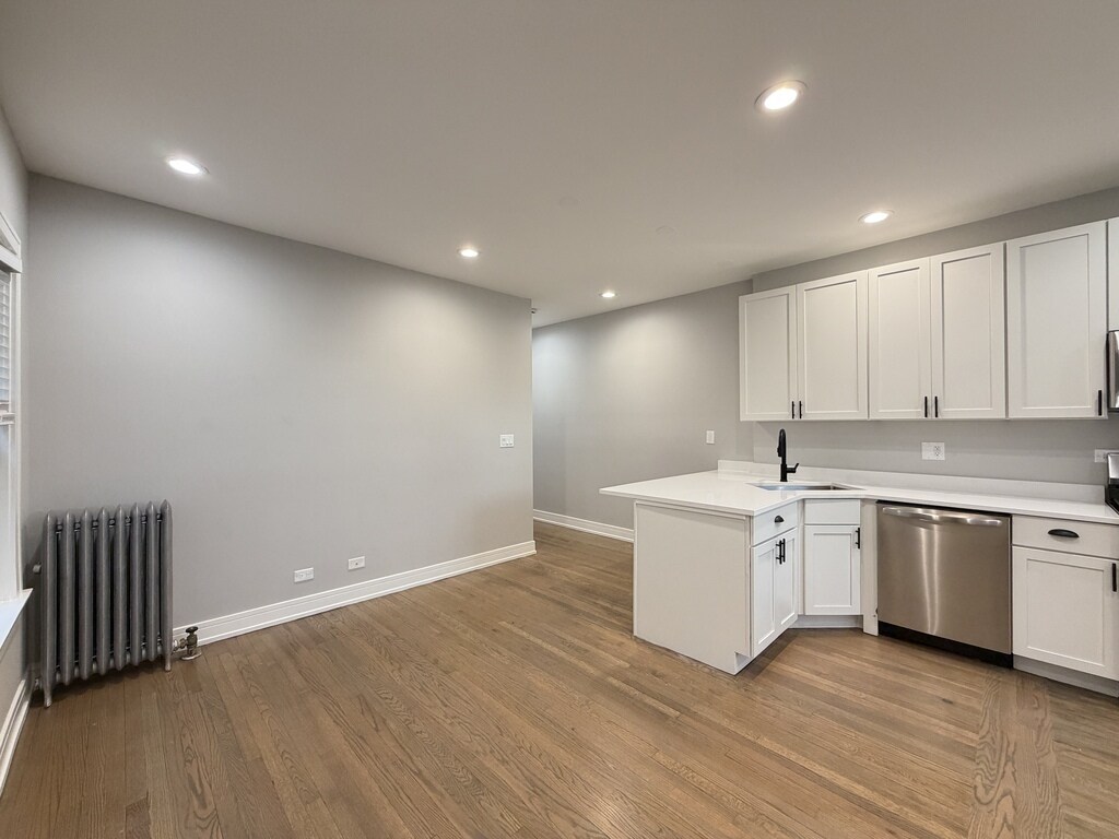 Building Photo - 5454 N Paulina St