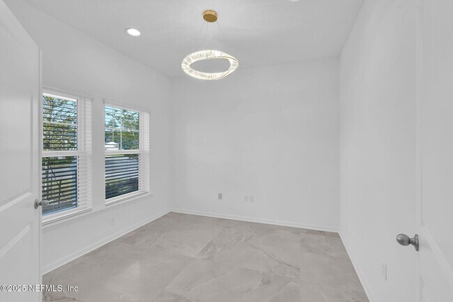 Building Photo - 147 Holly Forest Dr