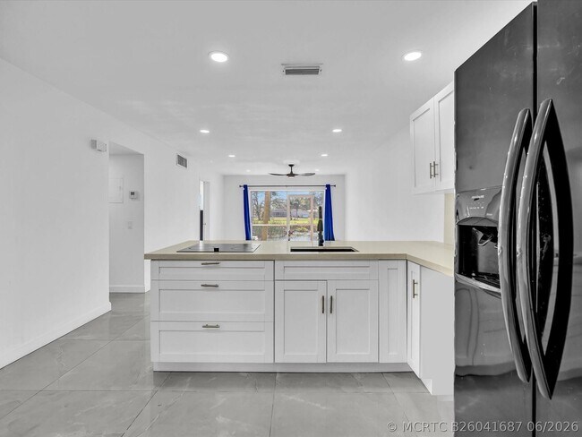 Building Photo - 2451 SW 82nd Ave