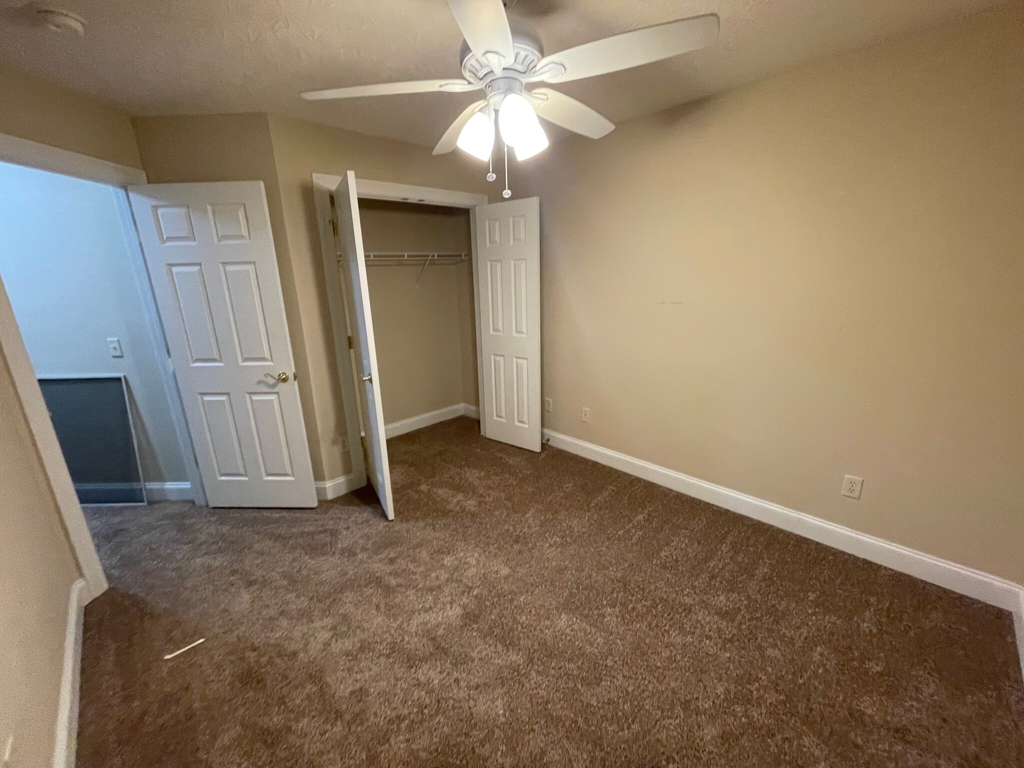 Building Photo - 2690 Gardenia Ave