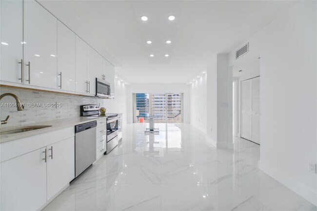 Building Photo - 1950 S Ocean Dr