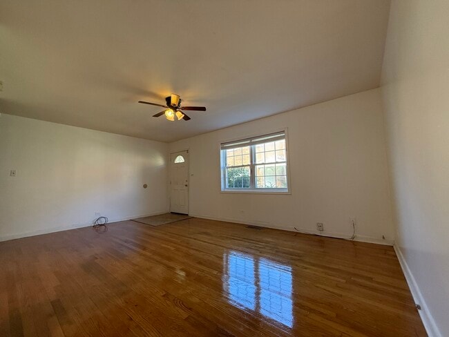 Building Photo - 1405 W Touhy Ave