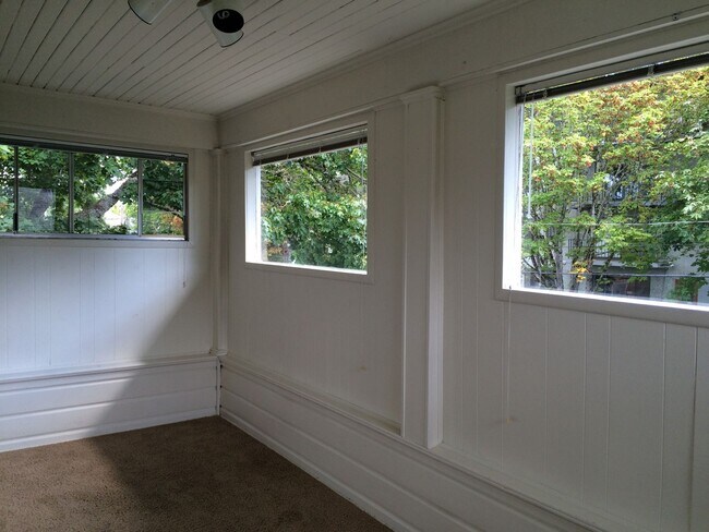 Building Photo - 5 bedroom house in the heart of Corvallis!