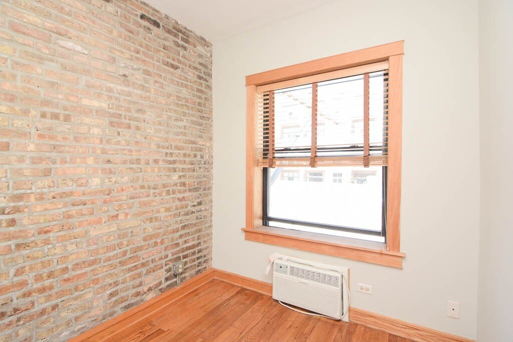 Building Photo - 726 W Addison St