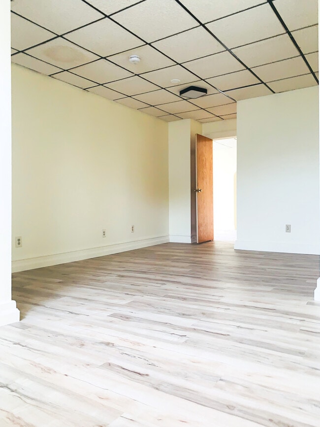 Building Photo - 148 N Champlain St