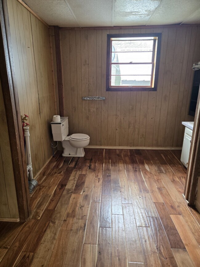 Building Photo - 1009 3rd Ave