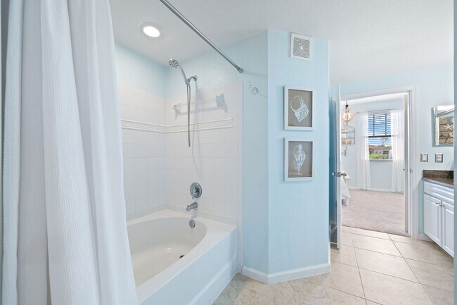 Building Photo - *** LOCATION, LOCATION, LOCATION! *** ANNUAL TURNKEY FURNISHED Rental Available NOW in Positano P...