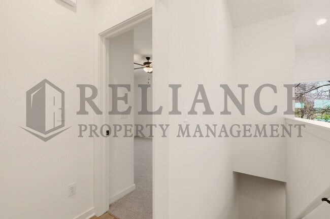 Building Photo - 5240 N Pinecrest Ct