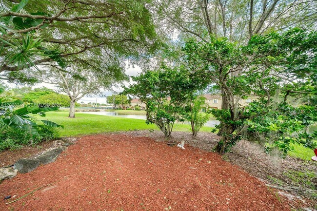 Building Photo - 8040 Sanibel Dr