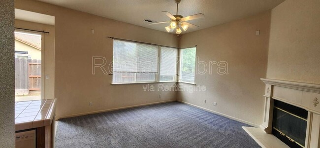 Building Photo - 3795 Swan Ave