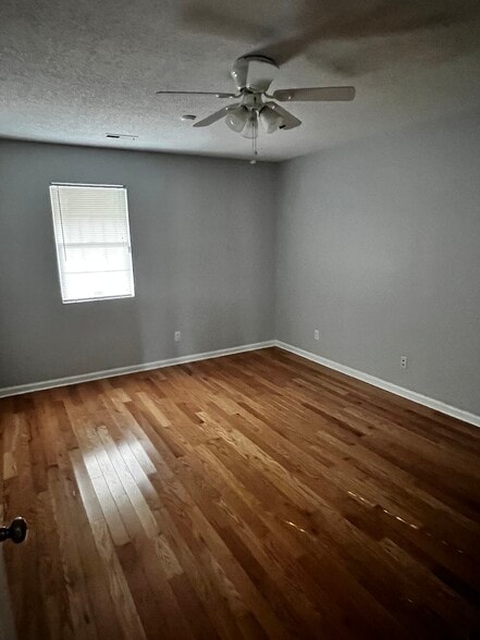 Building Photo - 313 Wyrick St