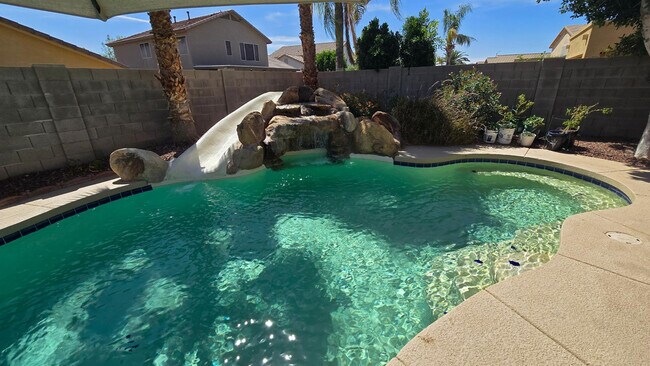 Building Photo - 8213 W Quail Ave