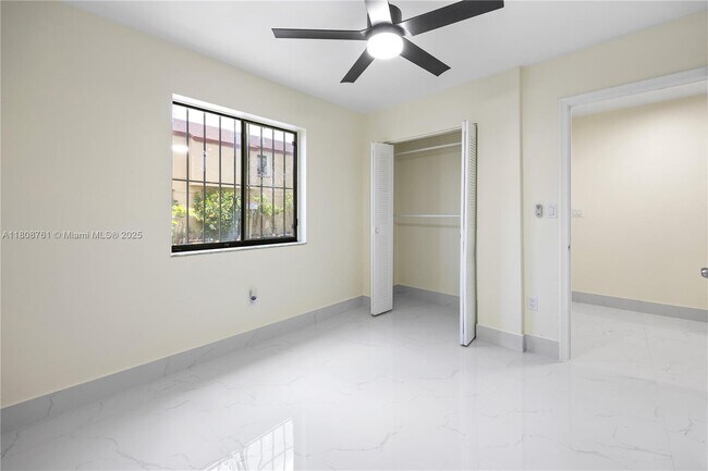 Building Photo - 2427 W 52nd Pl