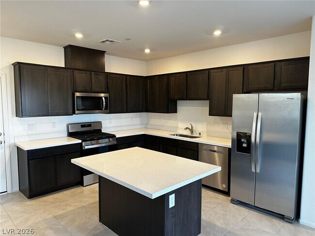 Building Photo - 512 Ylang Pl