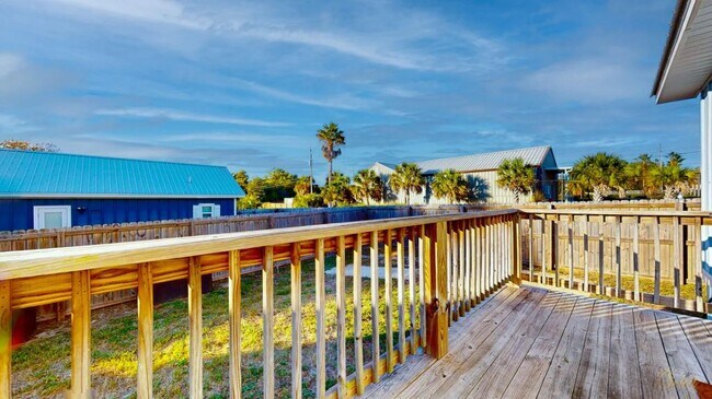 Building Photo - 325 Governor Dr