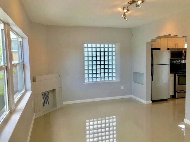 Building Photo - 535 NE 68th St