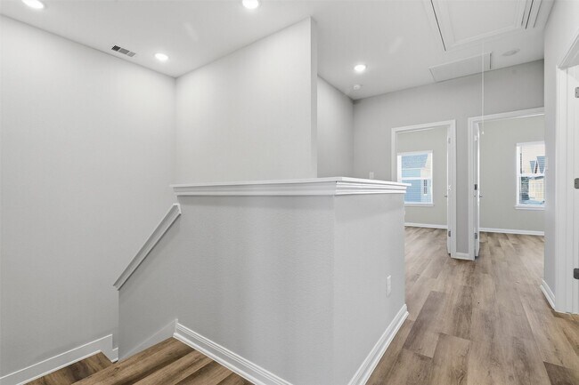 Building Photo - 9906 Clark Cyn Ln