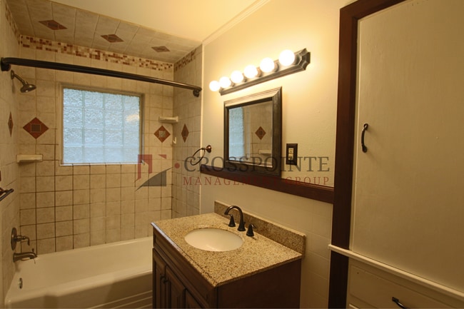 Building Photo - 2 Bedroom 1 Bath Single Family Home in Lindale ISD!