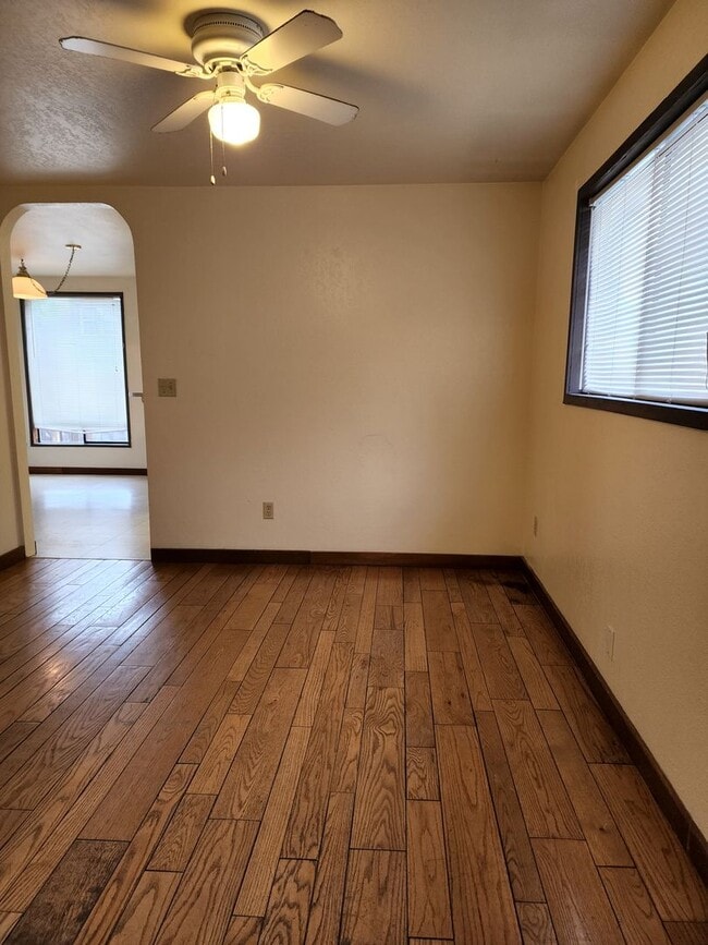 Building Photo - 6117 Community Pl SW