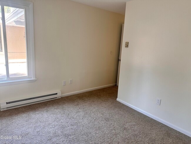 Building Photo - 36 Donna Lynn Dr