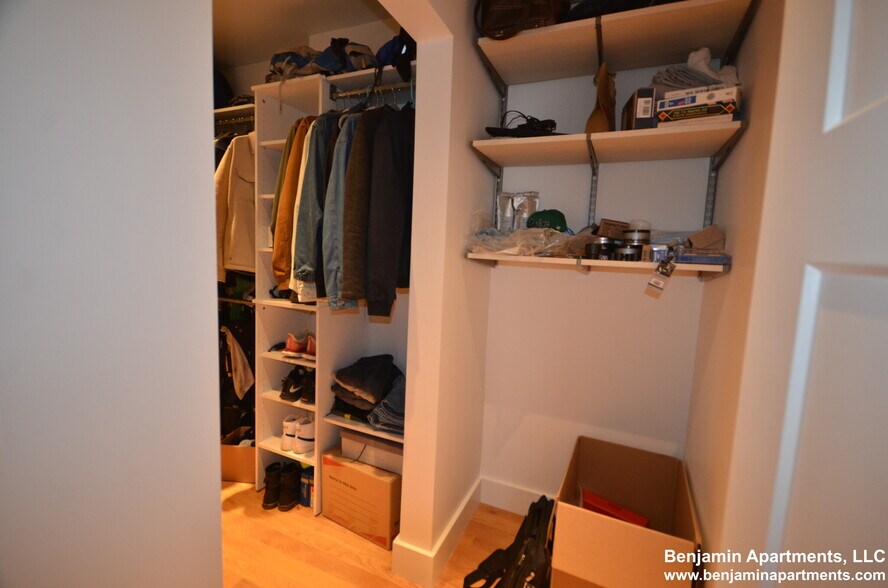 Building Photo - 15 Elmira St