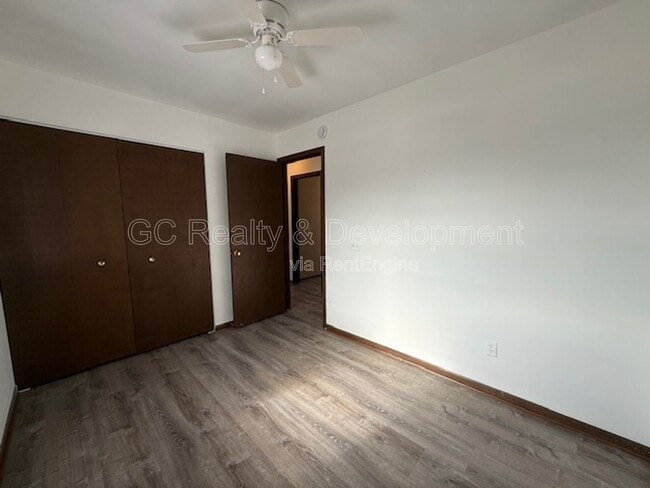 Building Photo - 944 Shady Ln