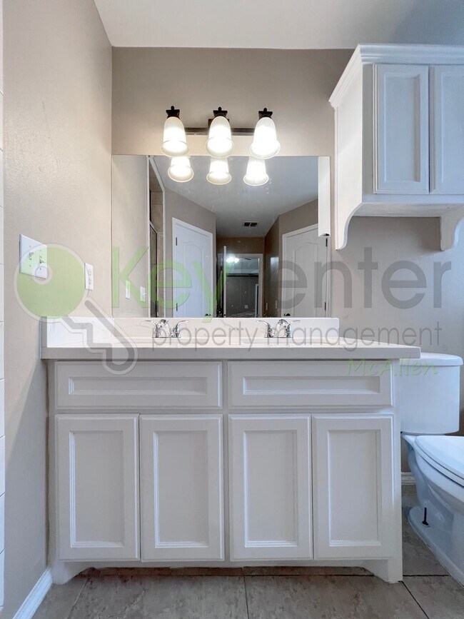 Building Photo - Beautiful 3b /2 bath home in McAllen