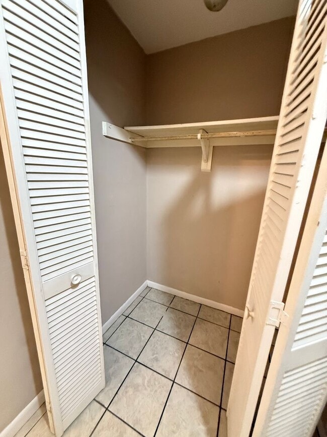 Building Photo - 1721 Active