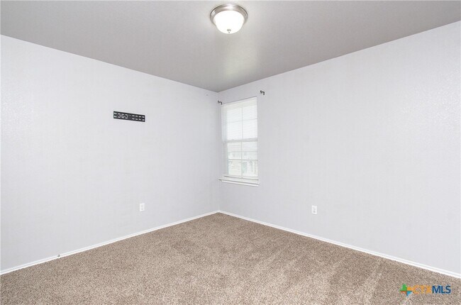 Building Photo - 6601 Clear Brook Dr