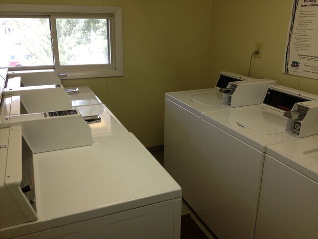 Building Photo - BEAUTIFUL 3-BR, 2-BA Condo with Everything Completely Remodeled! Everything Brand New! Views of O...