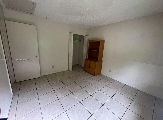 Building Photo - 817 King Orange Dr