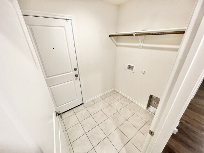 Building Photo - 1125 Silver Maple Ln