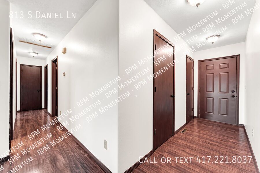 Building Photo - 813 Daniel Ln