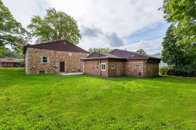 Building Photo - 313-313 Stoddard Ave