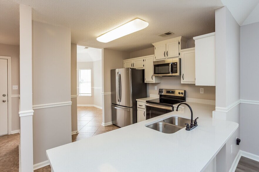Building Photo - 6775 Kirkland Cove