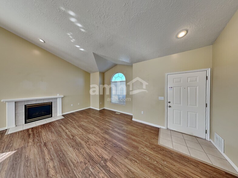 Building Photo - 5466 Midland Dr