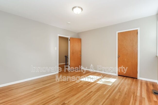 Building Photo - 1613 Kenmare Dr